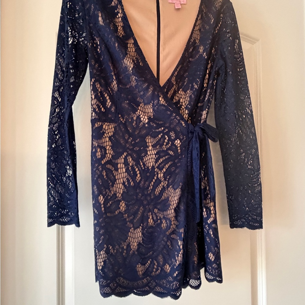 Lilly Pulitzer Tiki Wrap Style Romper Navy Blue Feather Bloom Lace Womens XS EUC